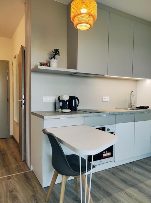Airport Studio For Two, Free Parking, Airport View Bratislava Exterior photo