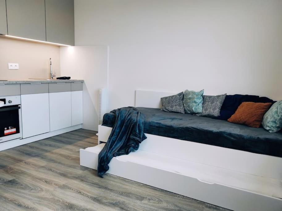 Airport Studio For Two, Free Parking, Airport View Bratislava Exterior photo