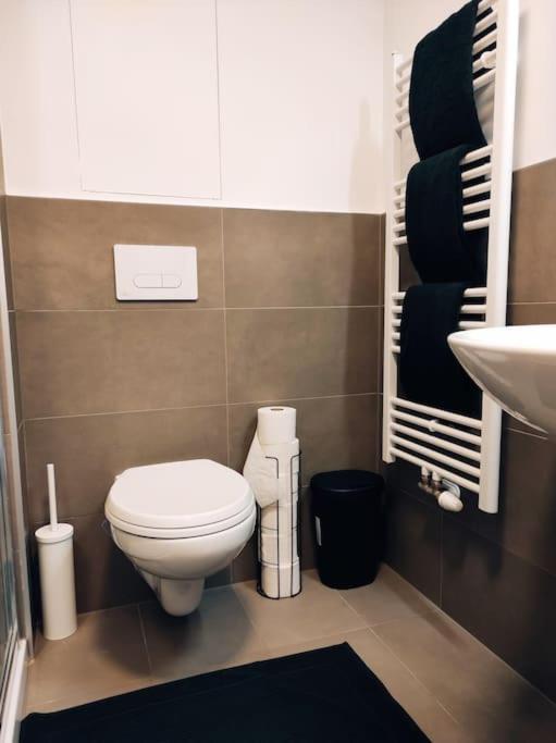 Airport Studio For Two, Free Parking, Airport View Bratislava Exterior photo