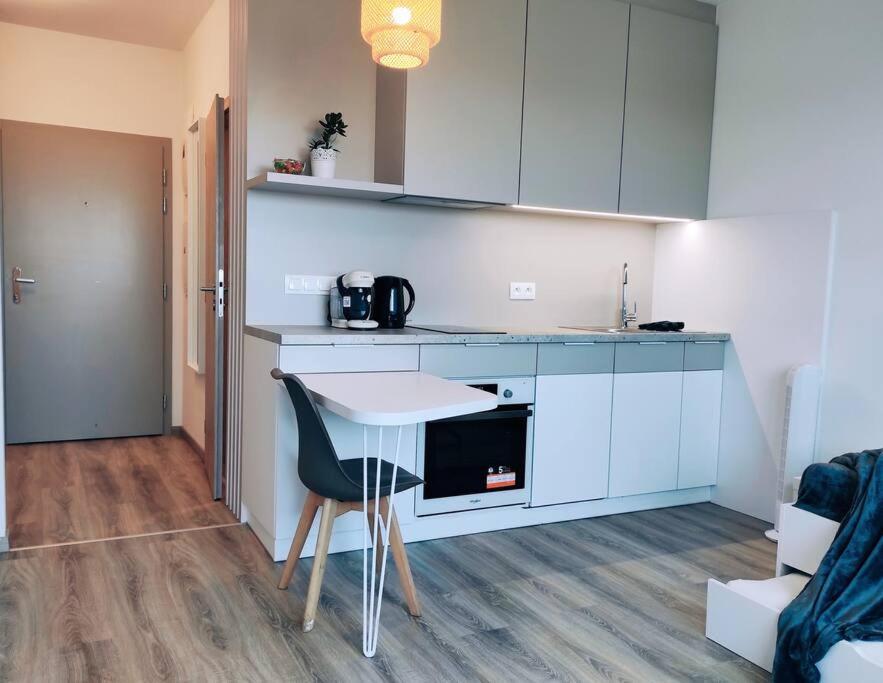 Airport Studio For Two, Free Parking, Airport View Bratislava Exterior photo