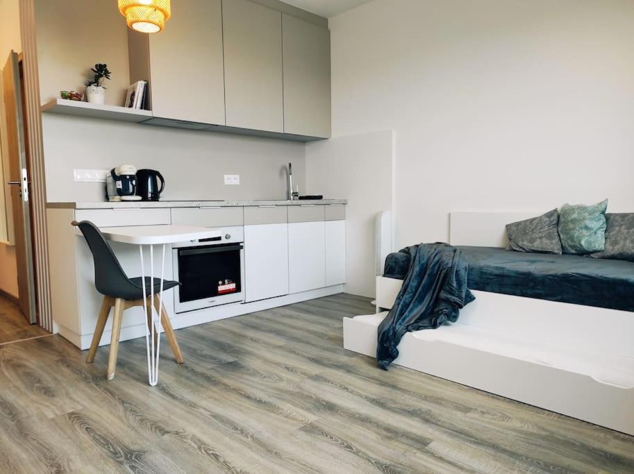 Airport Studio For Two, Free Parking, Airport View Bratislava Exterior photo